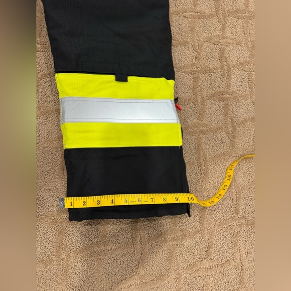 Insulated Thermal Bib Overalls - High Visibility Weather-Resistant - Picture 7 of 11